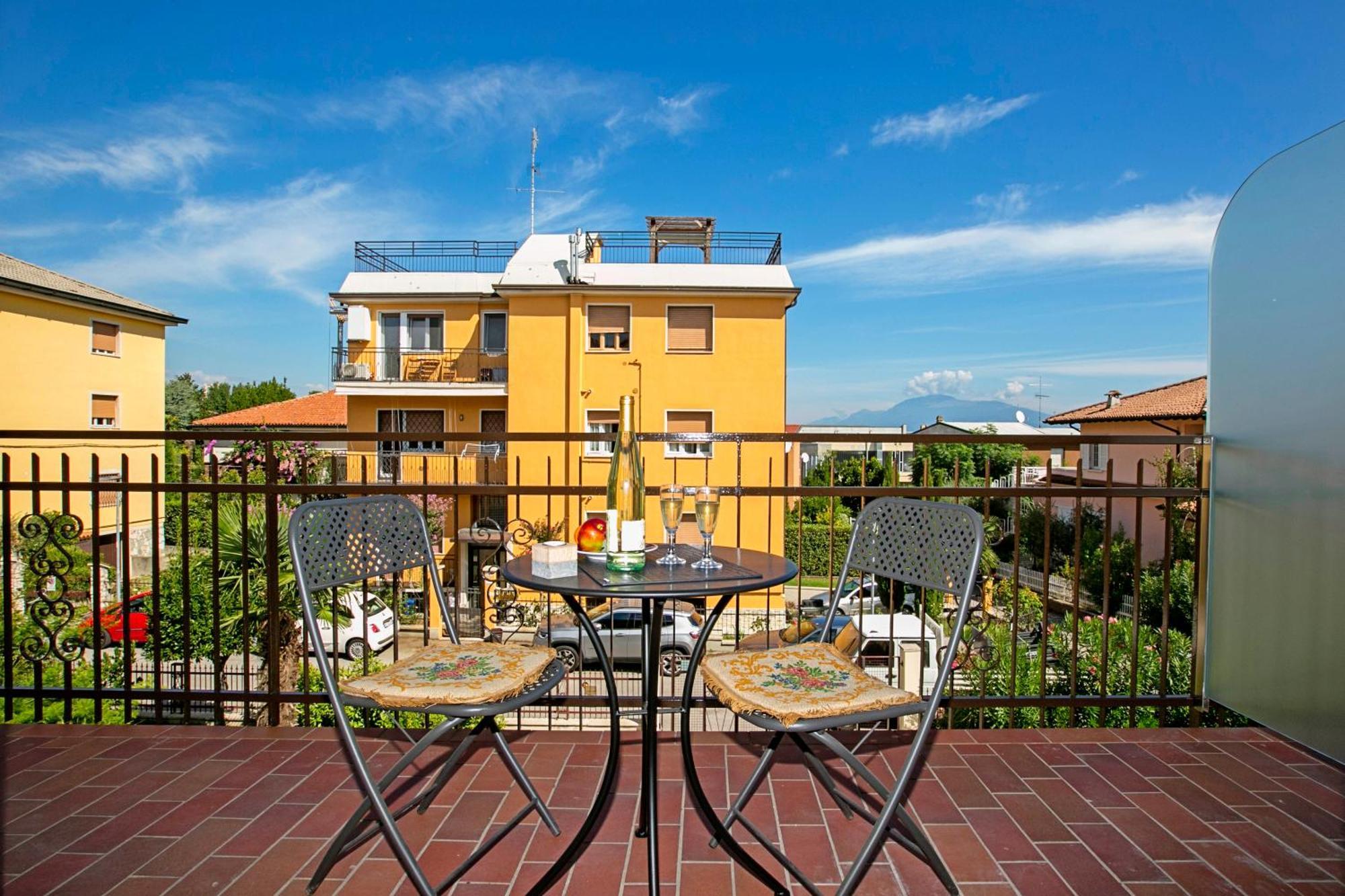 Villa Mimosa - Appartamento 2 - Happy Rentals Desenzano del Garda Eksteriør bilde