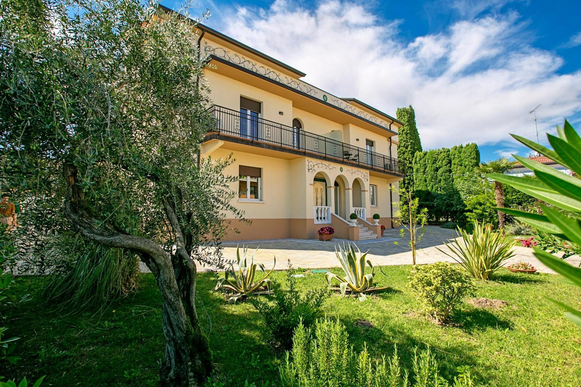 Villa Mimosa - Appartamento 2 - Happy Rentals Desenzano del Garda Eksteriør bilde