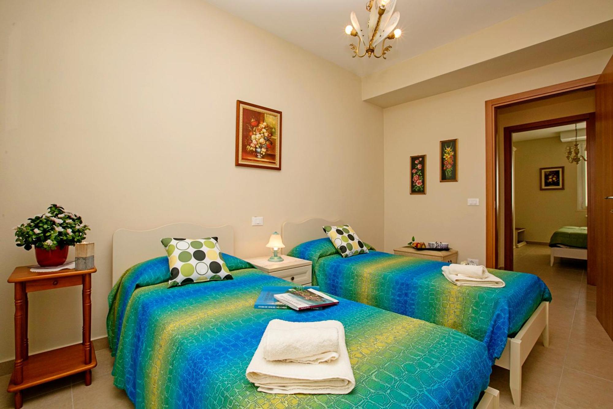 Villa Mimosa - Appartamento 2 - Happy Rentals Desenzano del Garda Eksteriør bilde