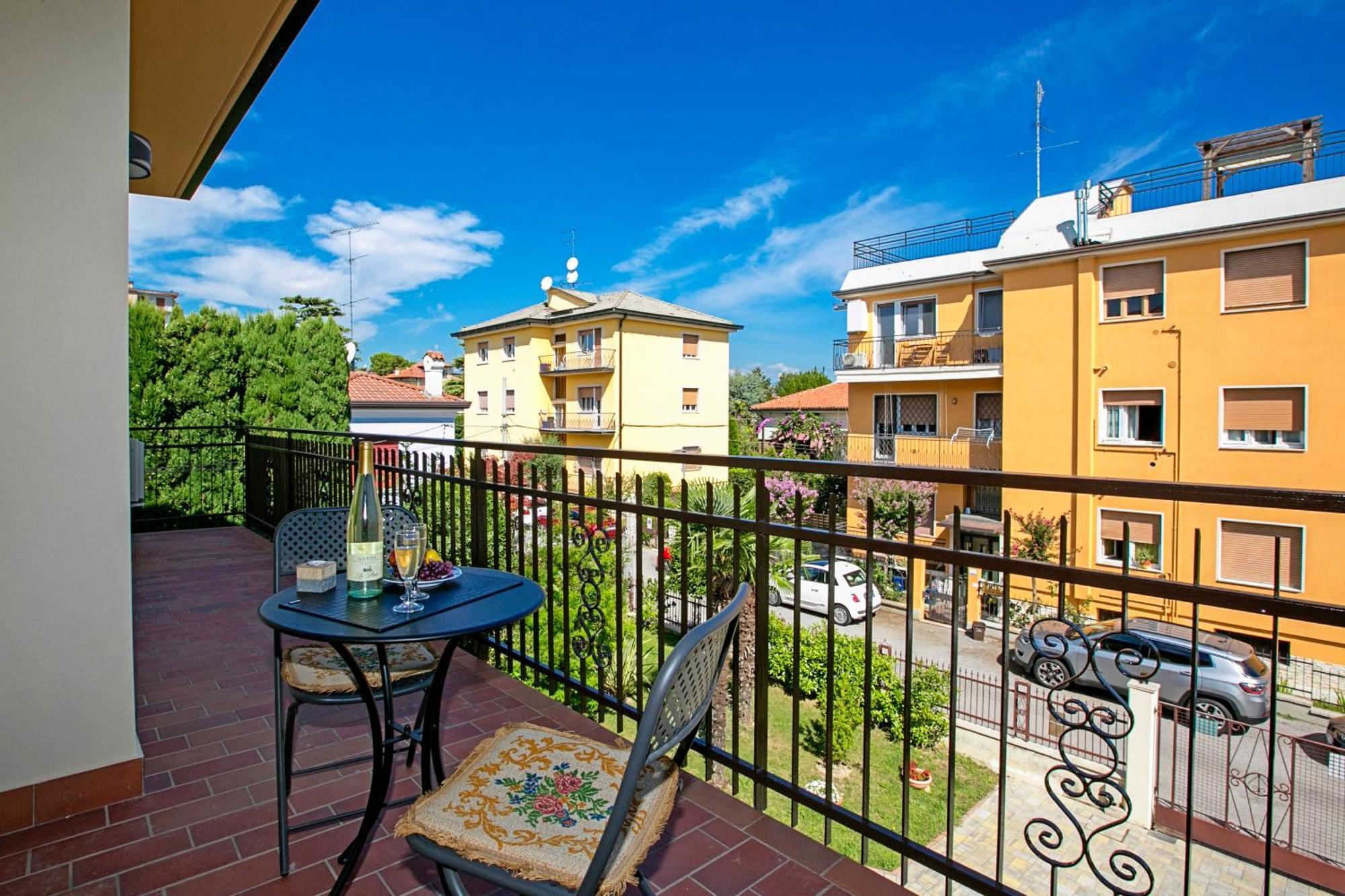 Villa Mimosa - Appartamento 2 - Happy Rentals Desenzano del Garda Eksteriør bilde