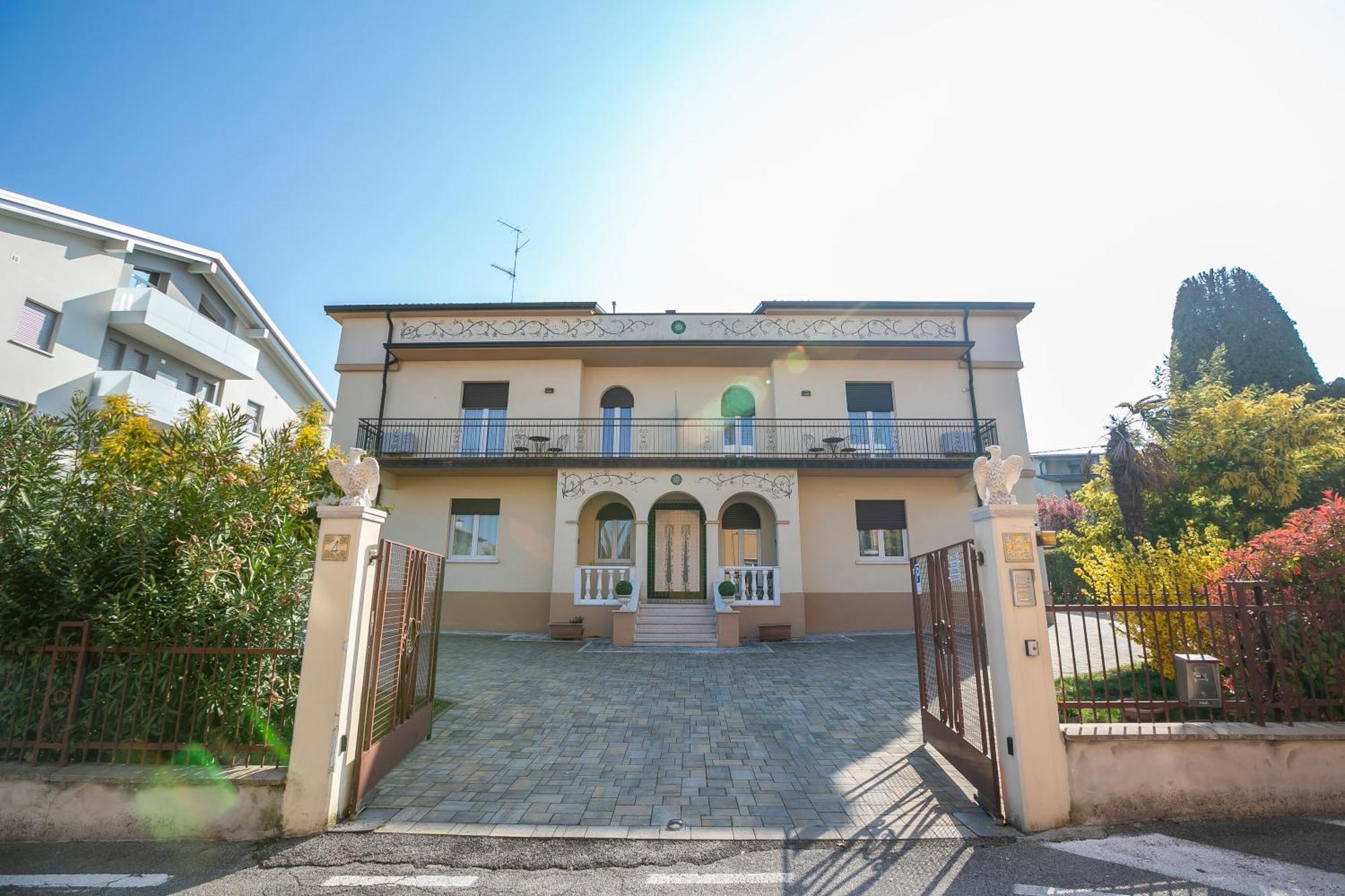 Villa Mimosa - Appartamento 2 - Happy Rentals Desenzano del Garda Eksteriør bilde